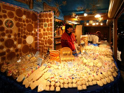 Änis-Paradies am Weihnachtsmarkt auf dem Barfüsserplatz in Basel: Das reichhaltige Sortiment am Stand